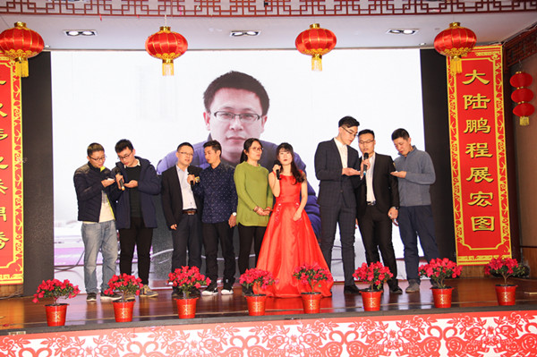 相亲相爱一家人.jpg 相亲相爱一家人.jpg