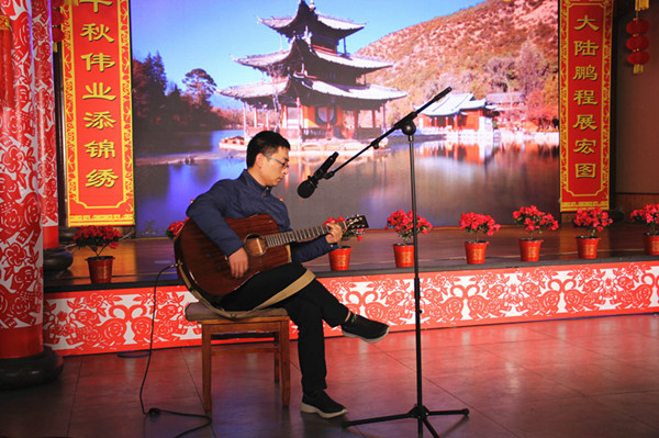 吉他.jpg 吉他.jpg